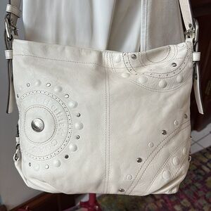 Coach vintage shoulder bag F18178  embossed Circle stud  hobo bag  Leather ivory